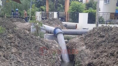 PDAM Semarang lakukan pekerjaan reposisi jembatan pipa di kawasan Tanggulasri. (dok PDAM Semarang)