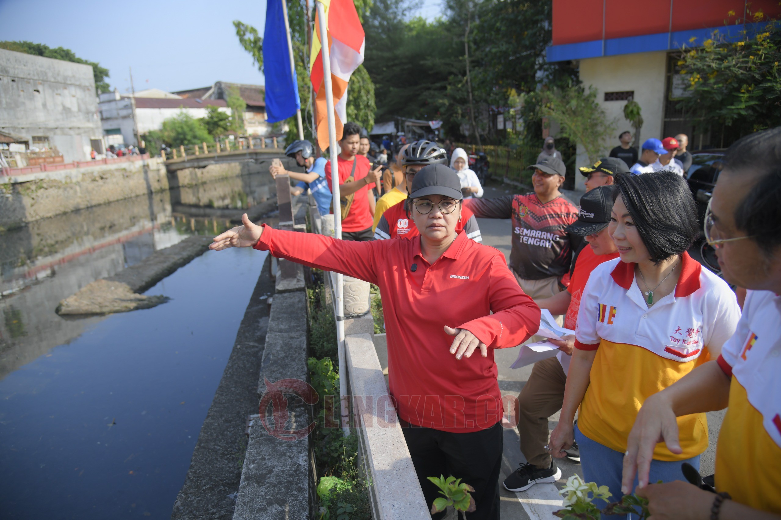 Wali Kota Semarang, Agustina Wilujeng Pramestuti saat meninjau Penataan Kawasan Kota Lama dan Sungai Semarang. (dok Pemkot Semarang)