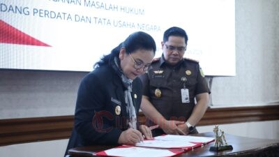 Wali Kota Semarang, Agustina Wilujeng Pramestuti tanda tangani kerja sama dengan Kejaksaan Negri. (dok Pemkot Semarang)
