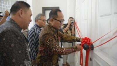 Wakil Wali Kota Semarang, Iswar Aminuddin remikan bangunan bersejarah Gereja Blenduk (GPIB Immanuel) di kawasan Kota Lama, Semarang. (dok Pemkot Semarang)