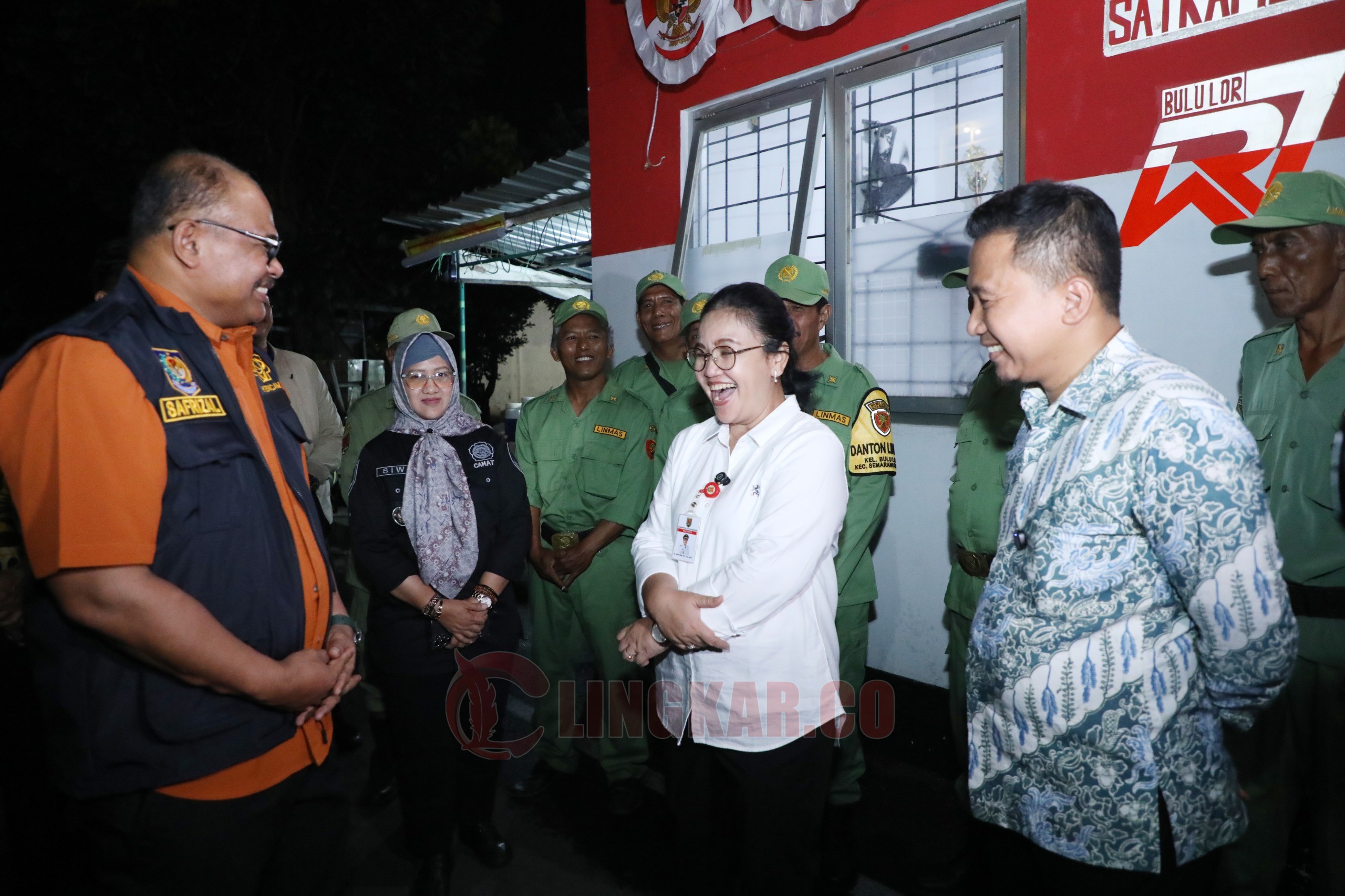 Wali Kota Semarang, Agustina Wilujeng Pramestuti saat pemantauan Siskamling di Poskamling RW 07 Kelurahan Bulu Lor, Kec. Semarang Utara. (dok Pemkot Semarang)