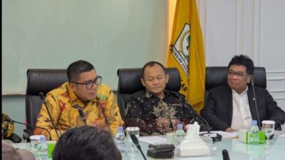 Ketua DPD Partai Golkar Jawa Tengah Mohammad Saleh beserta rombongan diterima oleh Ketua Fraksi Partai Golkar DPR RI Partai Golkar Muhammad Sarmuji dan anggota di ruang Baleg. Foto: dokumentasi