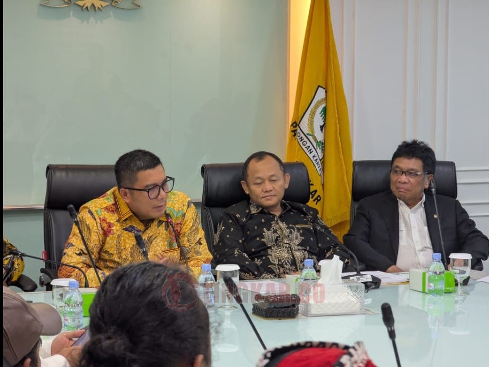 Ketua DPD Partai Golkar Jawa Tengah Mohammad Saleh beserta rombongan diterima oleh Ketua Fraksi Partai Golkar DPR RI Partai Golkar Muhammad Sarmuji dan anggota di ruang Baleg. Foto: dokumentasi