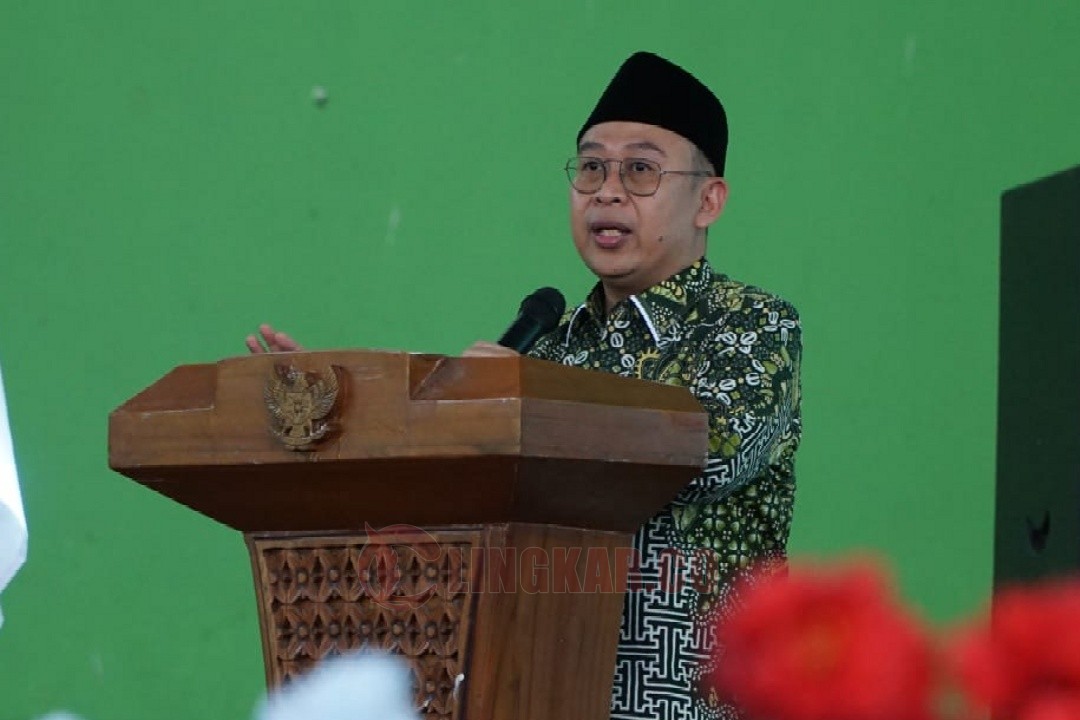 Ketua Tanfidziah PWNU Jateng KH Abdul Ghaffar Razin saat pembukaan Pekan Madaris Rabithah Ma'ahid Islamiyah (RMI) PWNU Jawa Tengah yang digelar di Pondok Pesantren Walisongo Pecangaan, Jepara, Sabtu (11/10/2025),