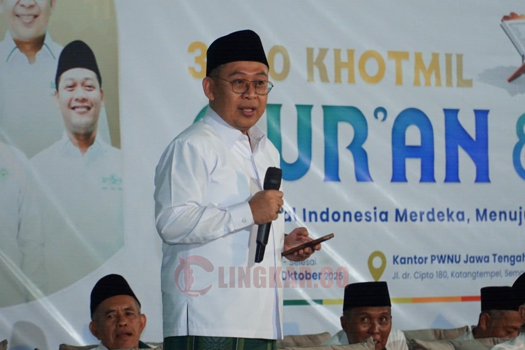 Ketua Tanfidziyah PWNU Jateng KH Abdul Ghaffar Rozin saat sambutan Khataman Al Qur'an dalam rangka Kick off Hari Santri Nasional 2025 di Gedung PWNU Jateng, Jalan dr Cipto No 180, Semarang, Senin (13/10/2025) malam. Foto: dokumentasi