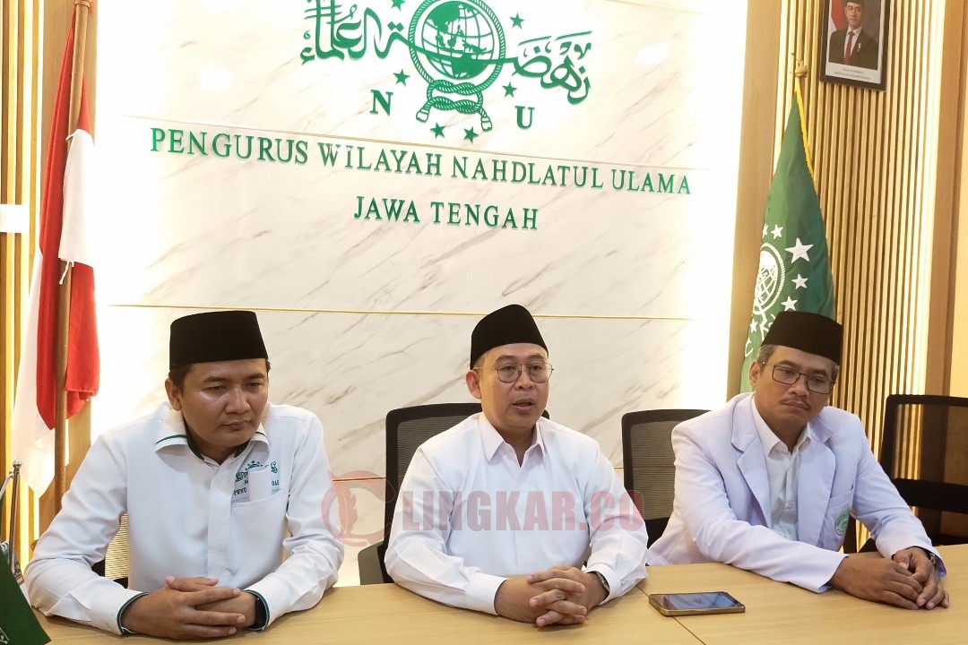 Ketua PWNU Jawa Tengah KH Abdul Ghaffar Rozin saat jumpa pers Kick off Hari Santri Nasional PWNU Jateng di ruang rapat lt 2 PWNU Jawa Tengah, Senin (13/0/2025) sore.