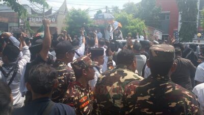 Himasal Jateng Geruduk Kantor KPID, Tuntut Cabut Izin Trans7