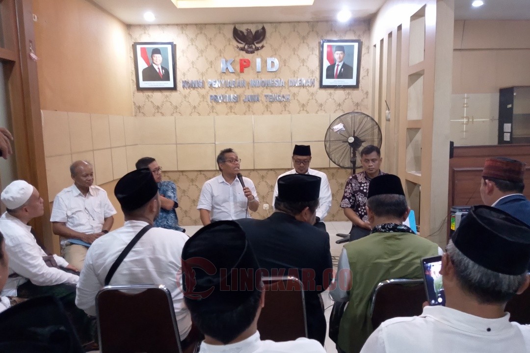 Ketua KPID Jateng Muhammad Aulia Assyahidin saat menerima perwakilan Himasal Jateng, Rabu (15/10/2025). Foto: Rifqi/lingkar.co