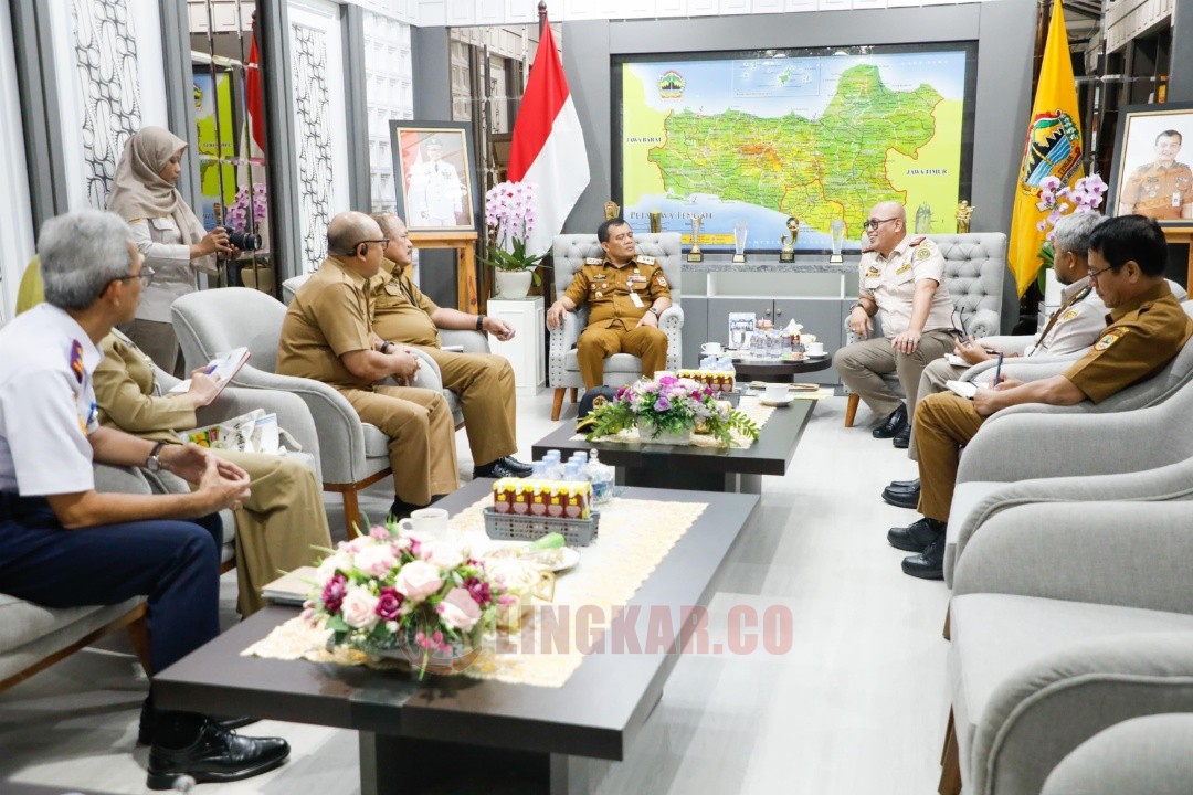 Gubernur Jawa Tengah Ahmad Luthfi saat menerima perwakilan Balai Karantina Hewan, Ikan, dan Tumbuhan di kantornya, Senin (20/10/2025). Foto: dokumentasi