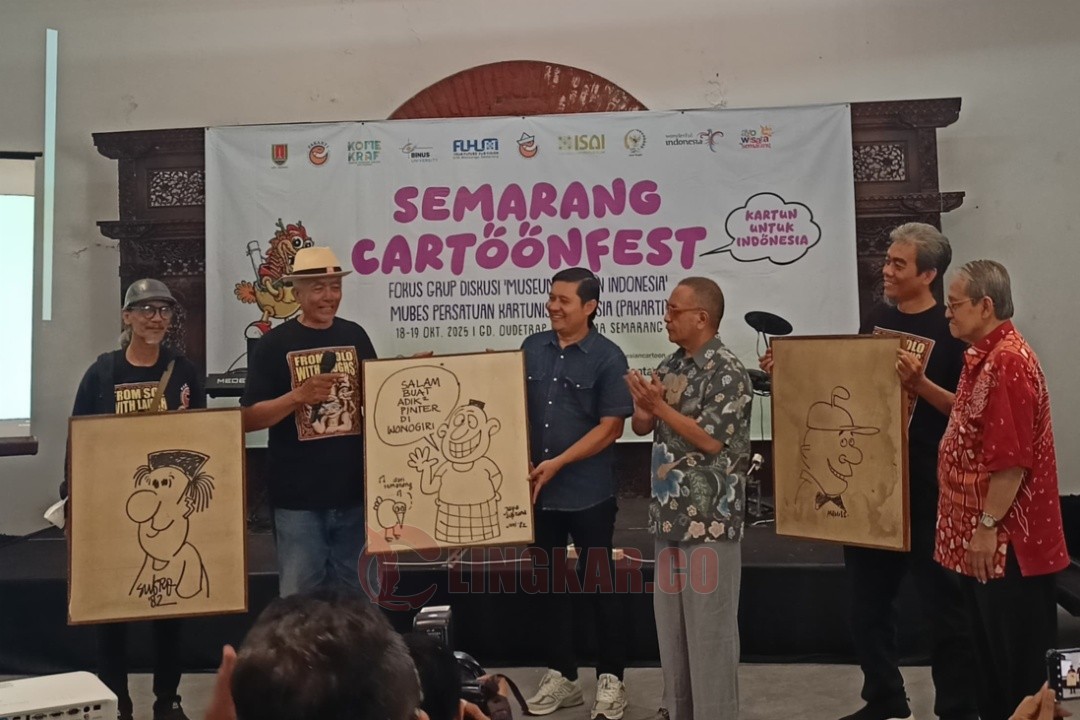 Abdullah Ibnu Thalhah (mengenakan topi putih) setelah dinyatakan terpilih sebagai ketua umum Gedung Oudetrap, Kota Lama Semarang, Minggu (19/10/2025).