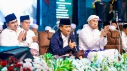 Gubernur Jawa Tengah Ahmad Luthfi dan Wakil Gubernur Taj Yasin Maimoen saat meluncurkan program beasiswa santri dan pengasuh pesantren tahun 2026 dalam kegiatan Jateng Bersholawat di Kudus, Selasa (21/10/2025). Foto: dokumentasi