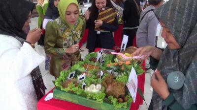 Lomba Tumpeng dalam rangka Hari Santri Nasional di pendopo kabupaten Kendal. Foto: Yoedhi/Lingkar.co