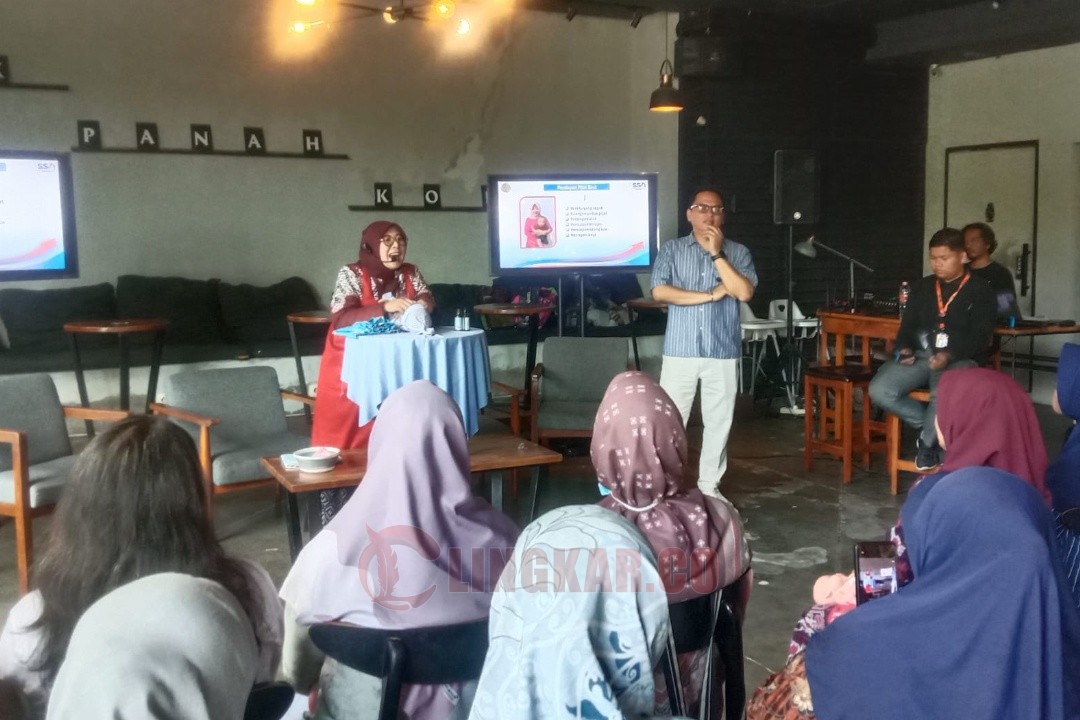Anggota DPRD Jateng H.M. Dipa Yustia Pasha saat kegiatan Yuk Talk di Anak Panah Cafe, Semarang. Foto: Muso/Lingkar.co