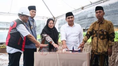 Wakil Gubernur Jateng Taj Yasin Maimoen saat mengikuti kegiatan Peletakan Batu Pertama Gedung Darussalam Rumah Sakit Islam Banjarnegara, Sabtu, (25/10/2025).