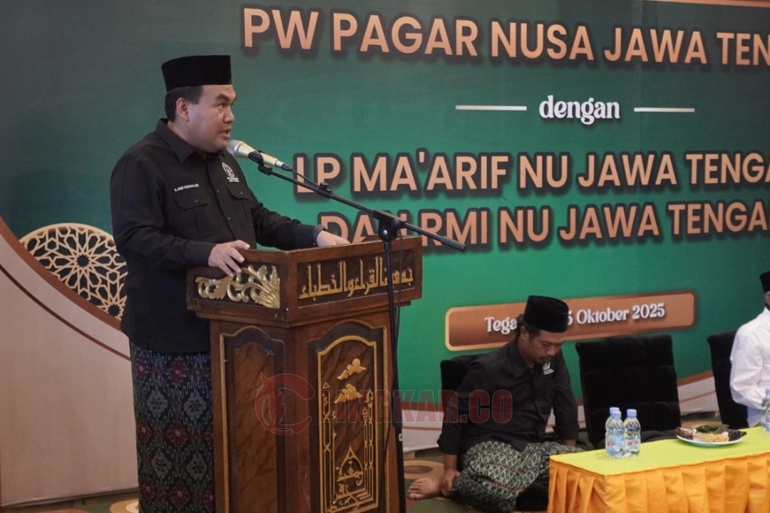 Ketua PW Pagar Nusa Jateng H Arief Rohman saat menyampaikan sambutan pelatikan PC Pagar Nusa Magelang di Aula Pondok Pesantren API Tegalrejo, Sabtu (25/10/2025). Foto: dokumentasi