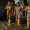 Gubernur Jateng dan Wali Kota Semarang Salurkan Bantuan untuk Warga Terdampak Banjir di Genuk