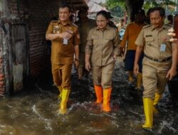 Gubernur Jateng dan Wali Kota Semarang Salurkan Bantuan untuk Warga Terdampak Banjir di Genuk