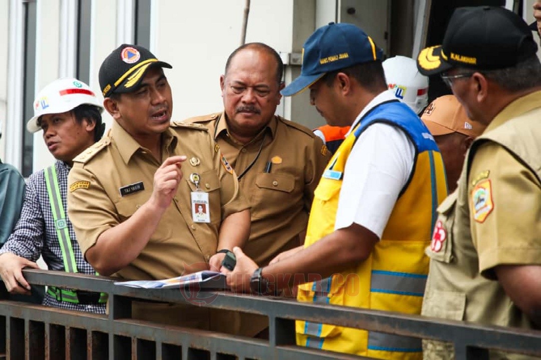 Wakil Gubernur Jawa Tengah, Taj Yasin Maimoen saat meninjau operasional rumah pompa di Kali Sringin dan Kali Tenggang, Kota Semarang, Senin (27/10/2025). Foto: dokumentasi