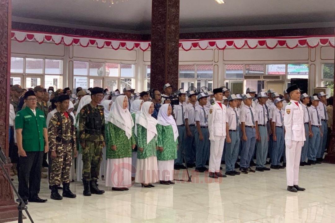 Upacara Hari Sumpah Pemuda di pendopo kabupaten Kendal. Foto: Yoedhi/Lingkar.co