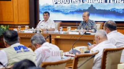 Gubernur Jawa Tengah Ahmad Luthfi saat pembahasan percepatan penanganan banjir Semarang dan Demak di Ruang Kerja Kantor Gubernur Jateng, Rabu (29/10/2025). Foto: dokumentasi