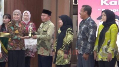 Peluncuran program Pelayanan Administrasi Kependudukan di Kantor Desa (Pak Kades Mantab) di Pendopo Tumenggung Bahurekso Kendal, Kamis (30/10/2025). Foto Yoedhi/Lingkar.co