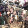 Prihatin Kondisi Kali Aji, Polisi dan Tentara Ajak Masyarakat Kaliwungu Bersihkan Sampah yang Menghambat Aliran Air