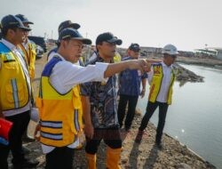 Kaligawe Kudu Asat! Ahmad Luthfi Tak Masalah Mencangkul Jika Kementerian Tak Segera Mengeringkan