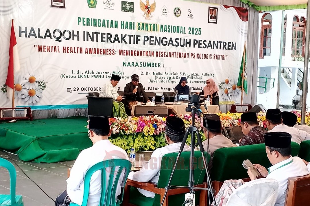 Para narasumber Halaqah Interaktif Pengasuh Pesantren, dr. Alek Jusran, M.Kes (Ketua LK PWNU Jateng), Dr. Nailul Fauziah, S.Psi., M.Psi., Psikolog (Dosen Psikologi Undip Semarang)
