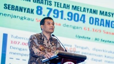 Gubernur Jateng Ahmad Luthfi saat peluncuran sekaligus peringatan Hari Kesehatan Nasional di Grand Mercure Hotel, Solobaru, Kabupaten Sukoharjo, Jumat (3/10/2025). Foto: dokumentasi
