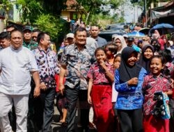 Pemerintah, Masyarakat dan Dunia Usaha Kolaborasi Perbaiki Jalan Desa Tembungraja Brebes
