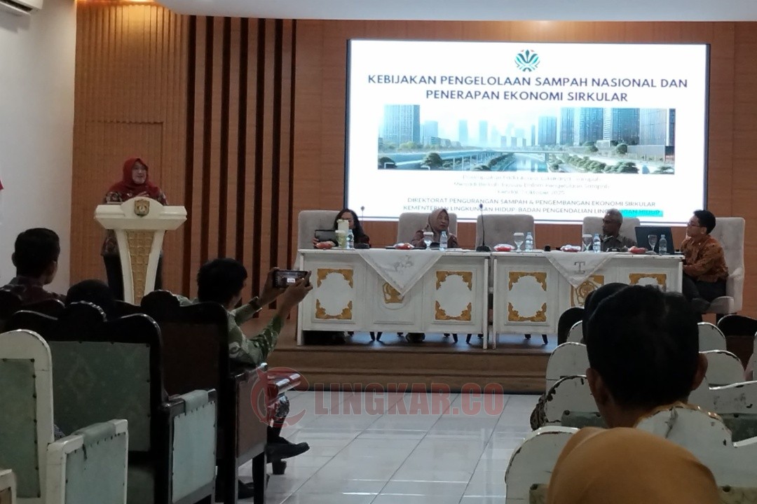 Lokakarya bertema Sampah Jadi Berkah: Inovasi dalam Pengolahan Sampahbdi gedung Abdi Praja Kabupaten Kendal Selasa (7/10/25). Foto: Yoedhi/Lingkar.co