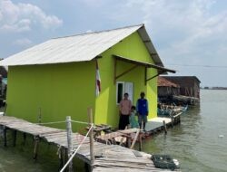 Muslim Sumringah, Alhamdulillah Bantuan Rumah Apung dari Pak Gubernur Sudah Bisa Ditempati