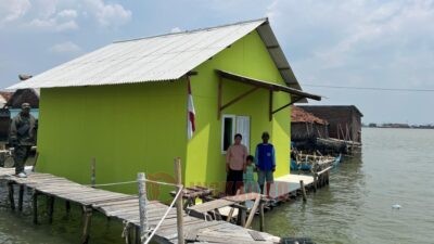 Bantuan rumah apung dari Pemprov Jateng untuk warga Timbulsloko, Kecamatan Sayung, Kabupaten Demak. Foto: dokumentasi/istimewa