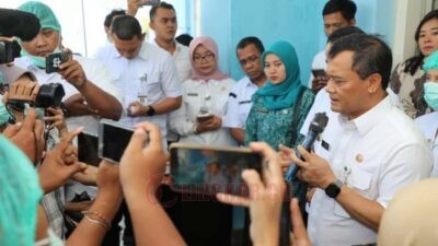 Gubernur Jawa Tengah Ahmad Luthfi saat wawancara media seusai meninjau SPPG di Solo. Foto: dokumentasi/istimewa