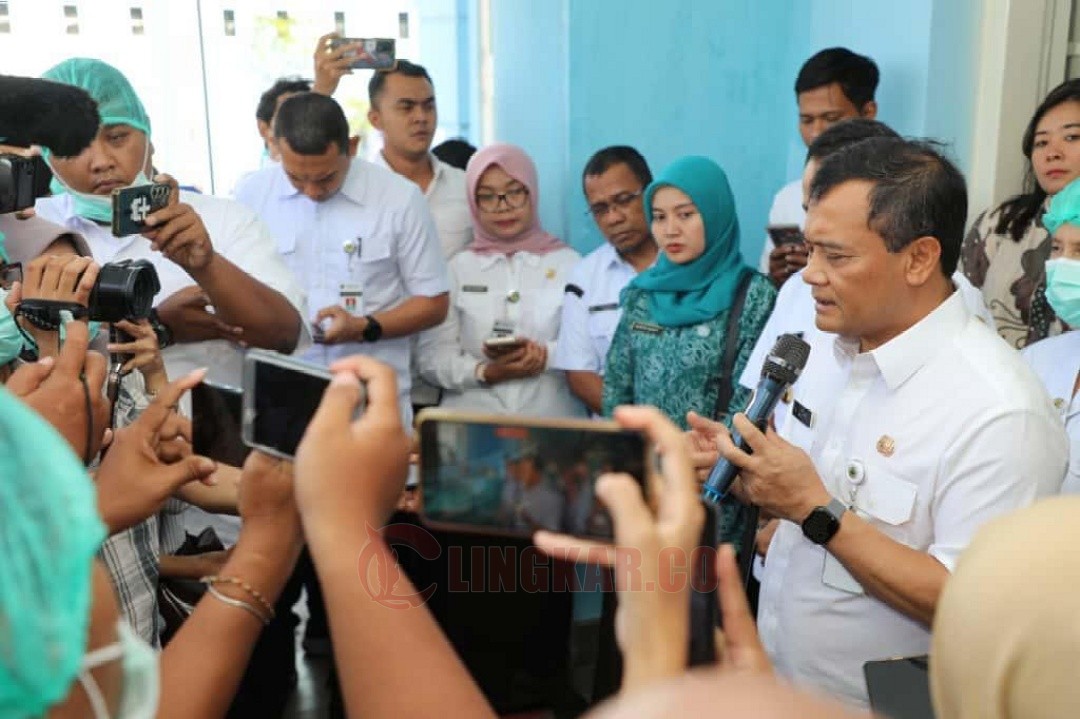 Gubernur Jawa Tengah Ahmad Luthfi saat wawancara media seusai meninjau SPPG di Solo. Foto: dokumentasi/istimewa
