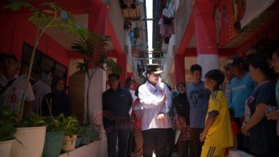 Wali Kota Semarang, Agustina Wilujeng Pramestuti saat menyapa warga Rusunawa Karangroto. (dok Pemkot Semarang)