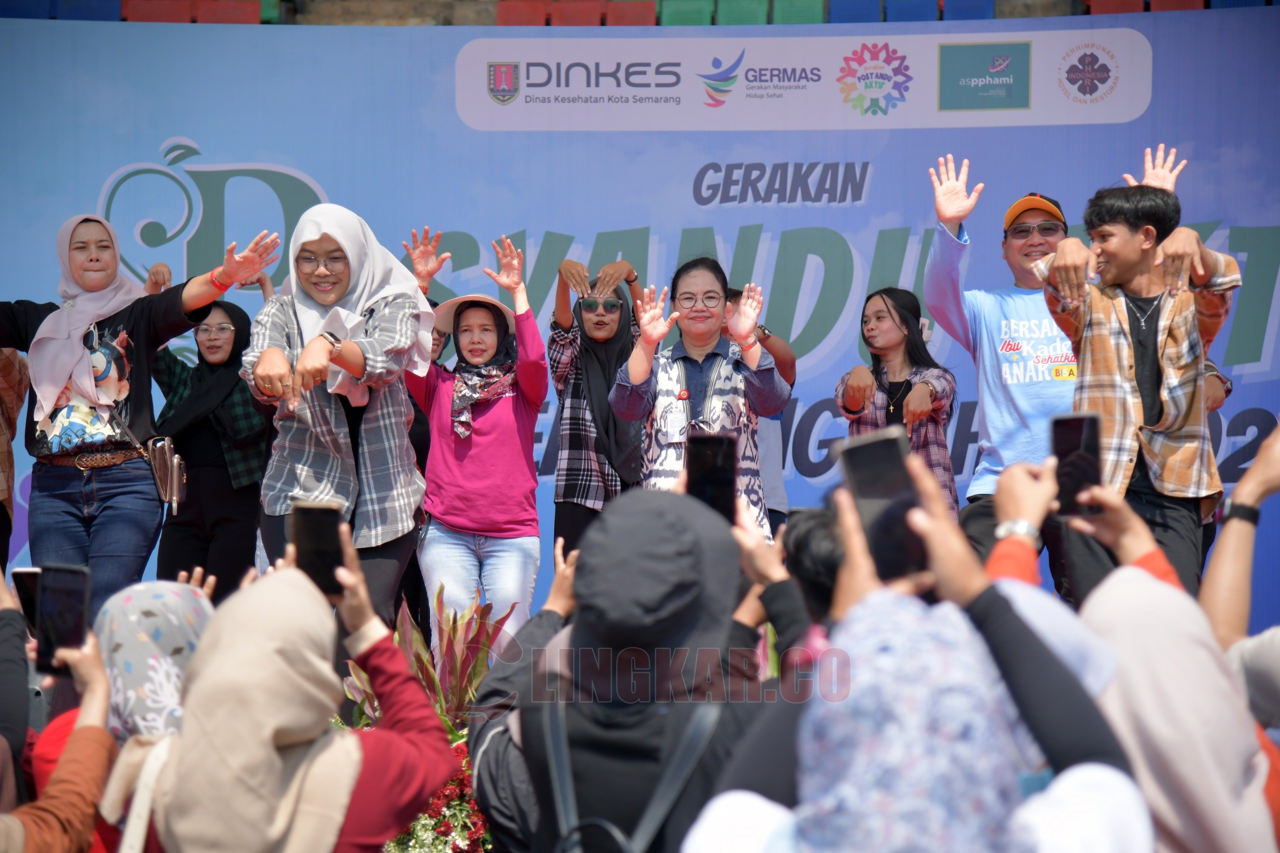 Wali Kota Semarang, Agustina Wilujeng Pramestuti saat menghadiri kegiatan Lomba Posyandu Aktif di GOR Tri Lomba. (dok Pemkot Semarang)