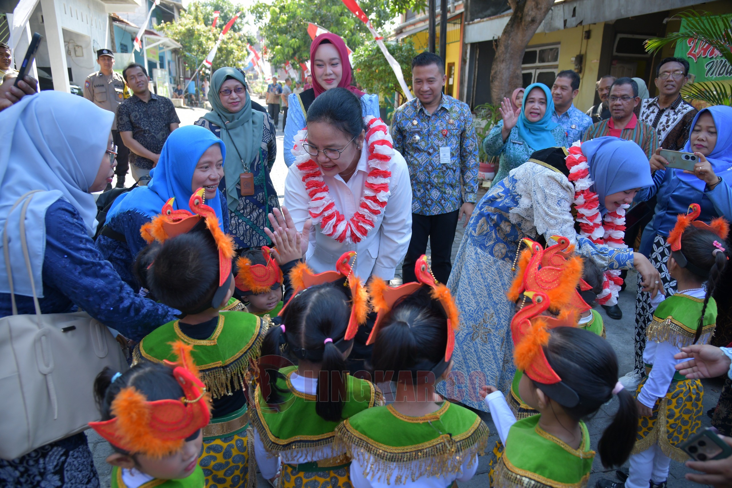 Wali Kota Semarang, Agustina Wilujeng Pramestuti saat menyapa anak - anak Paud Semarang. (dok Pemkot Semarang)