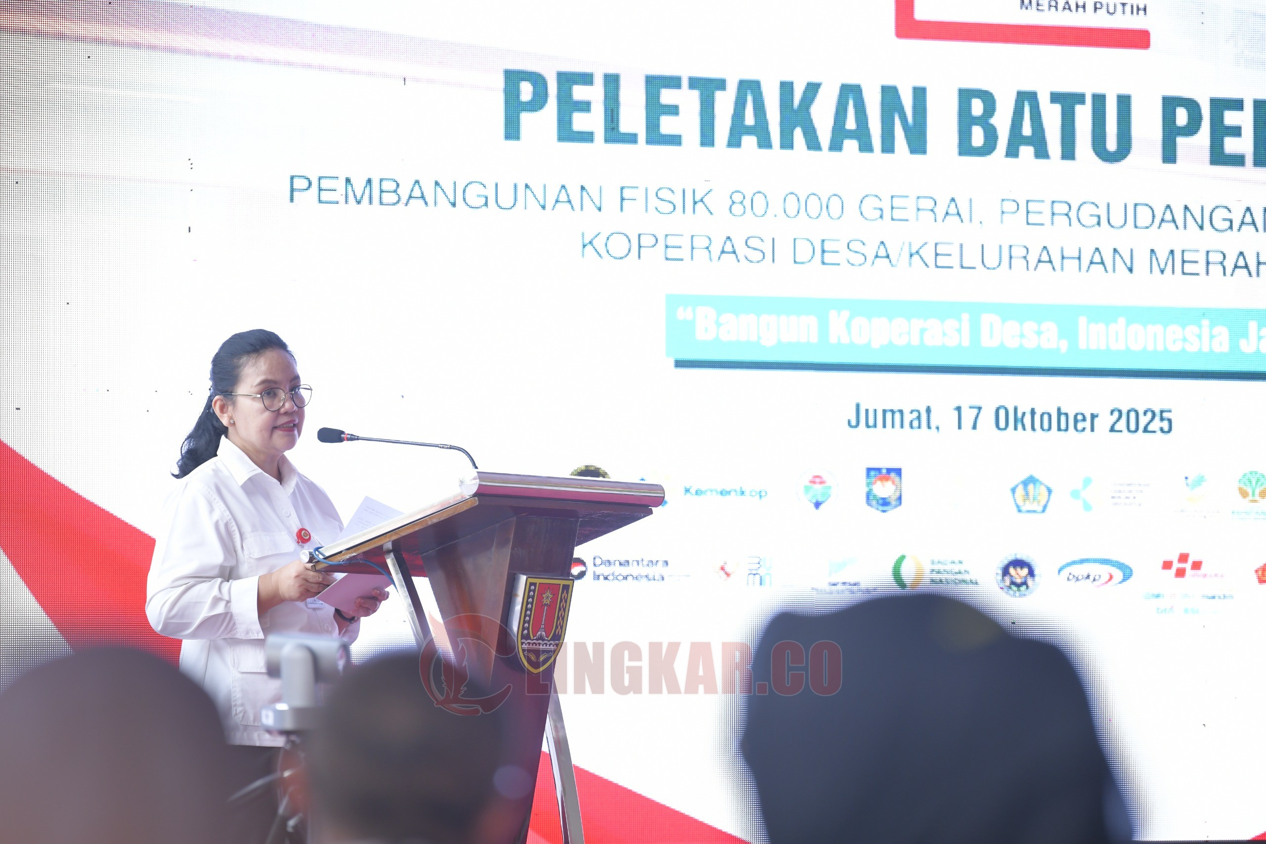 Wali Kota Semarang, Agustina Wilujeng Pramestuti saat memberikan sambutan saat acara Peletakan Batu Pertama Gudang Koperasi Desa Kelurahan Merah Putih di Lamongan Barat I Kelurahan Sampangan Kota Semarang. (dok Pemkot Semarang)