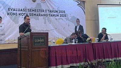 Ketua KONI Kota Semarang, Arnaz Agung Andrarasmara saat pemaparan dalam kegiatan Evaluasi Anggaran Semester I Tahun 2025 di Solo. (dok KONI Semarang)