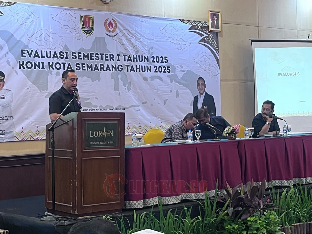 Ketua KONI Kota Semarang, Arnaz Agung Andrarasmara saat pemaparan dalam kegiatan Evaluasi Anggaran Semester I Tahun 2025 di Solo. (dok KONI Semarang)
