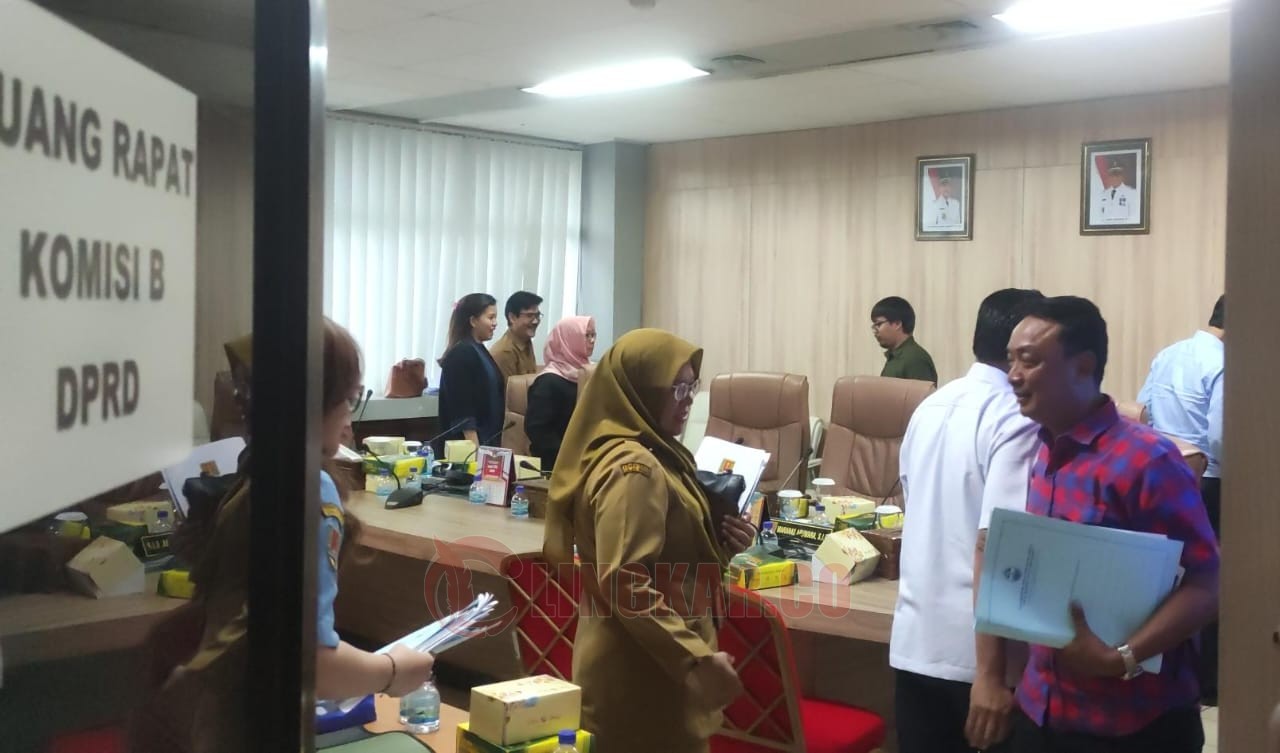 Rapat tertutup Komisi B DPRD Semarang bersama jajaran PDAM Tirta Moedal. (dok Istimewa)