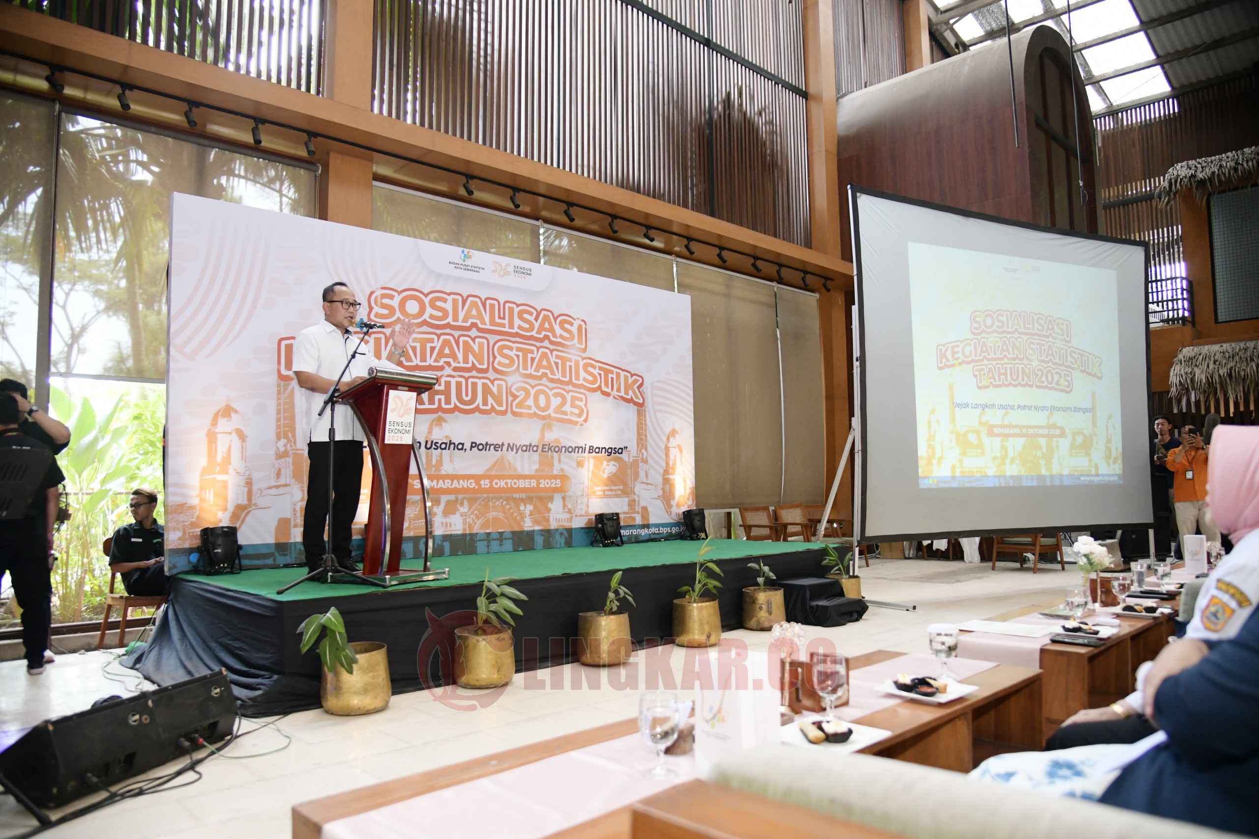 Wakil Wali Kota Semarang, Iswar Aminuddin saat menghadiri Sosialisasi Kegiatan Statistik Tahun 2025 yang digelar Badan Pusat Statistik atau BPS Kota Semarang, di Openaire Resto, Marina, Semarang Barat. (dok Pemkot Semarang)