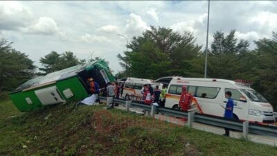 Ambulans Semarang jemput korban kecelakaan bus di Pemalang. (dok Pemkot Semarang)