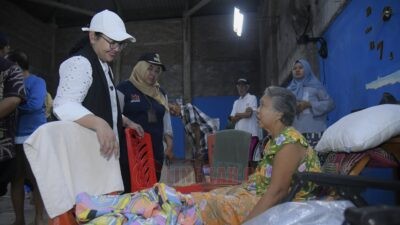 Wali Kota Semarang, Agustina Wilujeng Pramestuti sambangi posko banjir di wilayah Kelurahan Muktiharjo Kidul, Kecamatan Pedurungan. (dok Pemkot Semarang)