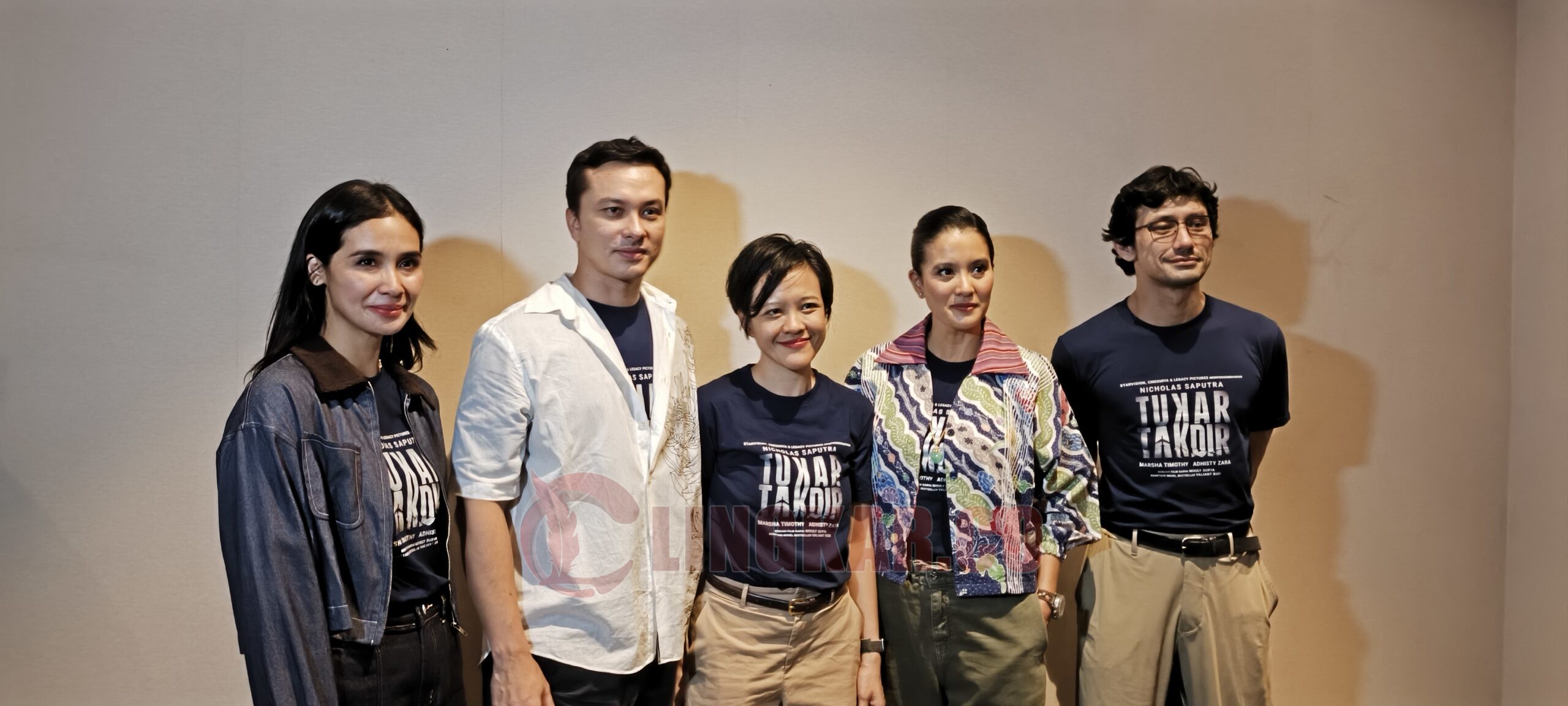 Aktor film Tukar Takdir sapa penonton di Semarang. (dok Alan Henry)