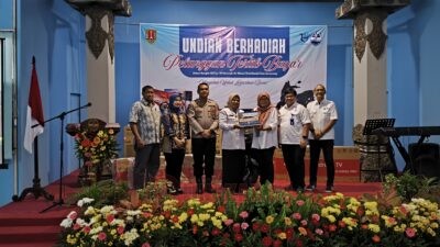 PDAM Tirta Moedal Semarang undi pelanggan tertib bayar untuk mendapatkan hadiah dalam rangkaian HUT ke-114 PDAM Tirta Moedal Kota Semarang. (dok Alan Henry)