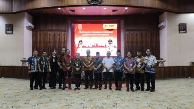 Sesi foto bersama usai pelantikan sembilan pejabat tinggi pratama di Gedung Much Ikhsan. (dok Alan Henry)