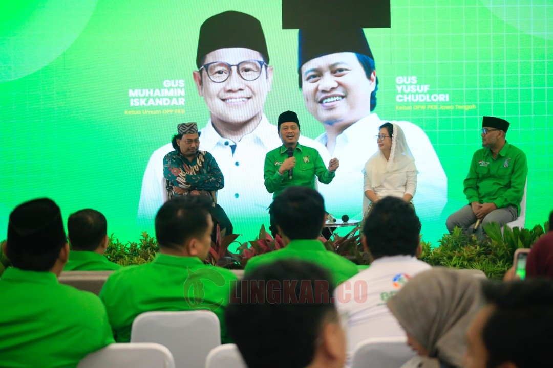 Ketua DPW PKB Jateng K.H. Muhammad Yusuf Chudlori saat sambutan dalam acara tasyakuran atas gelar pahlawan yang dianugerahkan kepada Syaikhona K.H. Kholil Bangkalan dan K.H Abdurrahman Wahid (Gus Dur). Foto: dokumentasi
