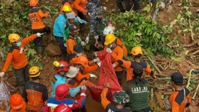 Bagana Ansor Cilacap Intens Lakukan Evakuasi Korban Longsor di Majenang Cilacap